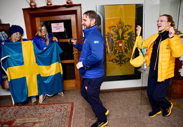 CORTINA, ITALY 20260210 Amanda and Adina Romare celebrate Sweden s Isabella Wrana and Rasmus Wrana after their Olympic gold in mixed curling in Cortina. *** The image is included in the SPORTS PACKAGE. For others PAYMENT IMAGE ** CORTINA ITALY x10030x *** CORTINA, ITALY 20260210 Amanda and Adina Romare celebrate Swedens Isabella Wrana and Rasmus Wrana after their Olympic gold in mixed curling in Cortina The image is included in the SPORTS PACKAGE For others PAYMENT IMAGE CORTINA ITALY x10030x  Copyright: xJonasxEkströmer TTx 2026 OLYMPICS MIXED CURLING FINAL