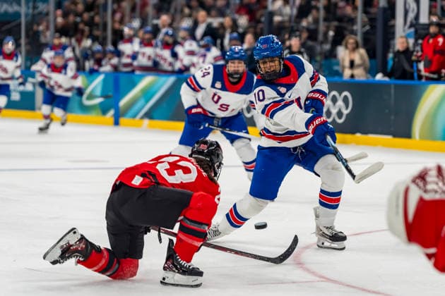 February 10, 2026, Milan, Lombardy, USA: Defender Laila Edwards 10 of Team United States plays against Team Canada in the Preliminary Round Group A at the Milano Santagiulia Ice hockey, Eishockey Arena in MILAN, Italy during the 2026 Milano Cortina Winter Olympics. Team USA defeats Canada, 5-0. Milan USA - ZUMAa161 20260210_aaa_a161_128 Copyright: xWalterxG.xArcexSr.x