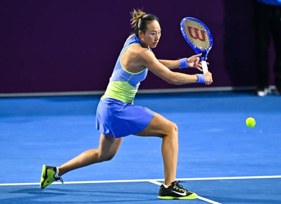 February 10, 2026, Doha, Qatar: Qinwen Zheng of China plays against Alycia Parks of the United States (not in view) during their round of 32 match at the WTA, Tennis Damen Qatar TotalEnergies Open 2026 tennis tournament at the Khalifa International Tennis Complex. Qinwen Zheng won against Alycia Parks 6-7,6-3,2-6. Doha Qatar - ZUMAs197 20260210_aaa_s197_320 Copyright: xNoushadxVariyattiyakkalx