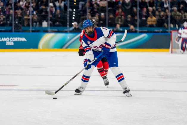 February 10, 2026, Milan, Lombardy, USA: Defender Laila Edwards 10 of Team United States plays against Team Canada in the Preliminary Round Group A at the Milano Santagiulia Ice hockey, Eishockey Arena in MILAN, Italy during the 2026 Milano Cortina Winter Olympics. Team USA defeats Canada, 5-0. Milan USA - ZUMAa161 20260210_aaa_a161_144 Copyright: xWalterxG.xArcexSr.x