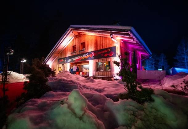 MILANO CORTINA 2026 - OLYMPISCHE WINTERSPIELE - CORTINA D™AMPEZZO - RODELN - FRAUEN EINZEL ** NUR FÜR REDAKTIONELLE ZWECKE ** EDITORIAL USE ONLY **<p>10 02 2026-Cortina d™Ampezzo: Olympische Winterspiele Milano Cortina 2026 Rodeln Cortina Sliding Centre Event: Frauen Einzel im Foto: Olympiasiegerin Julia Taubitz (Deutschland), links, und Merle Fräbel (Deutschland), rechts, am Abend beim Empfang im Deutschen Haus. ( Italien Venetien Cortina d™Ampezzo Copyright: SaschaxFromm *** MILANO CORTINA 2026 OLYMPIC WINTER GAMES CORTINA D™AMPEZZO LUGING WOMEN SINGLE FOR EDITORIAL PURPOSES ONLY EDITORIAL USE ONLY p 10 02 2026 Cortina d™Ampezzo Olympic Winter Games Milano Cortina 2026 Luge Cortina Sliding Centre Event Women Single in photo Olympic Champion Julia Taubitz Germany , left, and Merle Fräbel Germany , right, in the evening at the reception in the German House Italy Veneto Cortina d™Ampezzo Copyright SaschaxFromm Copyright: SaschaxFromm doc84iuy12th2u6vaoo1pjy ,EDITORIAL USE ONLY