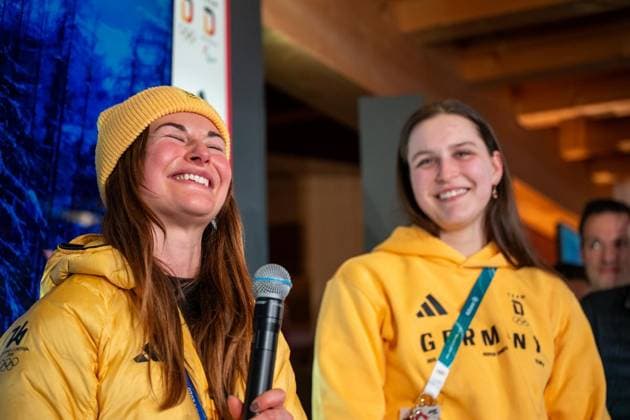MILANO CORTINA 2026 - OLYMPISCHE WINTERSPIELE - CORTINA D™AMPEZZO - RODELN - FRAUEN EINZEL ** NUR FÜR REDAKTIONELLE ZWECKE ** EDITORIAL USE ONLY **<p>10 02 2026-Cortina d™Ampezzo: Olympische Winterspiele Milano Cortina 2026 Rodeln Cortina Sliding Centre Event: Frauen Einzel im Foto: Olympiasiegerin Julia Taubitz (Deutschland), links, und Merle Fräbel (Deutschland), rechts, am Abend beim Empfang im Deutschen Haus. ( Italien Venetien Cortina d™Ampezzo Copyright: SaschaxFromm *** MILANO CORTINA 2026 OLYMPIC WINTER GAMES CORTINA D™AMPEZZO LUGING WOMEN SINGLE FOR EDITORIAL PURPOSES ONLY EDITORIAL USE ONLY p 10 02 2026 Cortina d™Ampezzo Olympic Winter Games Milano Cortina 2026 Luge Cortina Sliding Centre Event Women Single in photo Olympic Champion Julia Taubitz Germany , left, and Merle Fräbel Germany , right, in the evening at the reception in the German House Italy Veneto Cortina d™Ampezzo Copyright SaschaxFromm Copyright: SaschaxFromm doc84iuy3n6odw140l4jce5 ,EDITORIAL USE ONLY