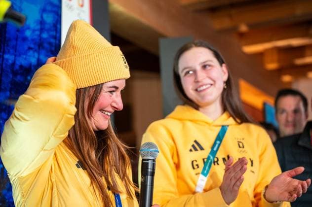 MILANO CORTINA 2026 - OLYMPISCHE WINTERSPIELE - CORTINA D™AMPEZZO - RODELN - FRAUEN EINZEL ** NUR FÜR REDAKTIONELLE ZWECKE ** EDITORIAL USE ONLY **<p>10 02 2026-Cortina d™Ampezzo: Olympische Winterspiele Milano Cortina 2026 Rodeln Cortina Sliding Centre Event: Frauen Einzel im Foto: Olympiasiegerin Julia Taubitz (Deutschland), links, und Merle Fräbel (Deutschland), rechts, am Abend beim Empfang im Deutschen Haus. ( Italien Venetien Cortina d™Ampezzo Copyright: SaschaxFromm *** MILANO CORTINA 2026 OLYMPIC WINTER GAMES CORTINA D™AMPEZZO LUGING WOMEN SINGLE FOR EDITORIAL PURPOSES ONLY EDITORIAL USE ONLY p 10 02 2026 Cortina d™Ampezzo Olympic Winter Games Milano Cortina 2026 Luge Cortina Sliding Centre Event Women Single in photo Olympic Champion Julia Taubitz Germany , left, and Merle Fräbel Germany , right, in the evening at the reception in the German House Italy Veneto Cortina d™Ampezzo Copyright SaschaxFromm Copyright: SaschaxFromm doc84iuy56zih510zz0x9of ,EDITORIAL USE ONLY