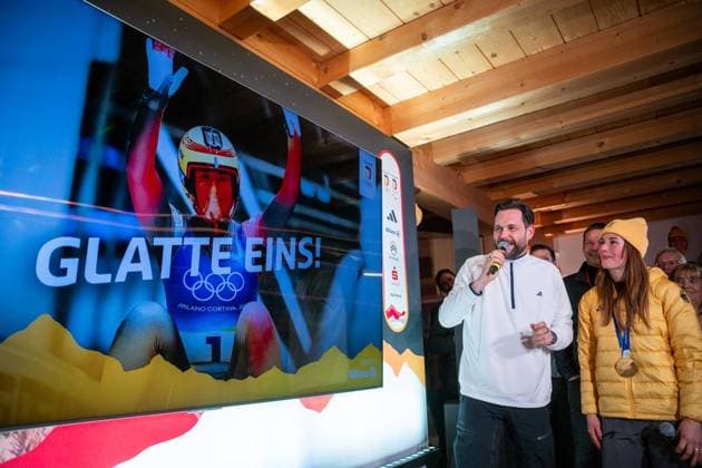 MILANO CORTINA 2026 - OLYMPISCHE WINTERSPIELE - CORTINA D™AMPEZZO - RODELN - FRAUEN EINZEL ** NUR FÜR REDAKTIONELLE ZWECKE ** EDITORIAL USE ONLY **<p>10 02 2026-Cortina d™Ampezzo: Olympische Winterspiele Milano Cortina 2026 Rodeln Cortina Sliding Centre Event: Frauen Einzel im Foto: Olympiasiegerin Julia Taubitz (Deutschland) am Abend beim Empfang im Deutschen Haus. ( Italien Venetien Cortina d™Ampezzo Copyright: SaschaxFromm *** MILANO CORTINA 2026 OLYMPIC WINTER GAMES CORTINA D™AMPEZZO LUNGING WOMEN SINGLE FOR EDITORIAL PURPOSES ONLY p 10 02 2026 Cortina d™Ampezzo Olympic Winter Games Milano Cortina 2026 Luge Cortina Sliding Centre Event Women Single in the photo Olympic Champion Julia Taubitz Germany in the evening at the reception in the German House Italy Veneto Cortina d™Ampezzo Copyright SaschaxFromm Copyright: SaschaxFromm doc84iuyxgws3lpsuwichs ,EDITORIAL USE ONLY
