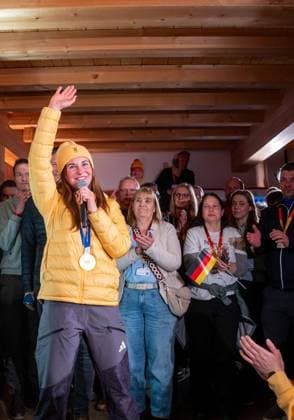 MILANO CORTINA 2026 - OLYMPISCHE WINTERSPIELE - CORTINA D™AMPEZZO - RODELN - FRAUEN EINZEL ** NUR FÜR REDAKTIONELLE ZWECKE ** EDITORIAL USE ONLY **<p>10 02 2026-Cortina d™Ampezzo: Olympische Winterspiele Milano Cortina 2026 Rodeln Cortina Sliding Centre Event: Frauen Einzel im Foto: Olympiasiegerin Julia Taubitz (Deutschland) am Abend beim Empfang im Deutschen Haus. ( Italien Venetien Cortina d™Ampezzo Copyright: SaschaxFromm *** MILANO CORTINA 2026 OLYMPIC WINTER GAMES CORTINA D™AMPEZZO LUNGING WOMEN SINGLE FOR EDITORIAL PURPOSES ONLY p 10 02 2026 Cortina d™Ampezzo Olympic Winter Games Milano Cortina 2026 Luge Cortina Sliding Centre Event Women Single in the photo Olympic Champion Julia Taubitz Germany in the evening at the reception in the German House Italy Veneto Cortina d™Ampezzo Copyright SaschaxFromm Copyright: SaschaxFromm doc84iuyxhiio2scwznen4 ,EDITORIAL USE ONLY