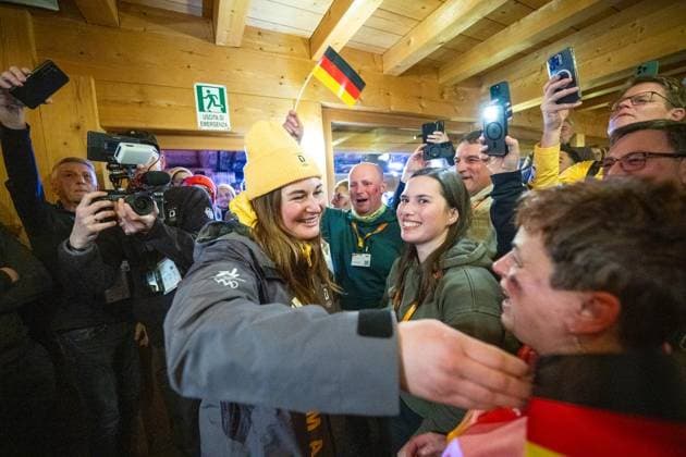 MILANO CORTINA 2026 - OLYMPISCHE WINTERSPIELE - CORTINA D™AMPEZZO - RODELN - FRAUEN EINZEL ** NUR FÜR REDAKTIONELLE ZWECKE ** EDITORIAL USE ONLY **<p>10 02 2026-Cortina d™Ampezzo: Olympische Winterspiele Milano Cortina 2026 Rodeln Cortina Sliding Centre Event: Frauen Einzel im Foto: Olympiasiegerin Julia Taubitz (Deutschland) am Abend beim Empfang im Deutschen Haus. ( Italien Venetien Cortina d™Ampezzo Copyright: SaschaxFromm *** MILANO CORTINA 2026 OLYMPIC WINTER GAMES CORTINA D™AMPEZZO LUNGING WOMEN SINGLE FOR EDITORIAL PURPOSES ONLY p 10 02 2026 Cortina d™Ampezzo Olympic Winter Games Milano Cortina 2026 Luge Cortina Sliding Centre Event Women Single in the photo Olympic Champion Julia Taubitz Germany in the evening at the reception in the German House Italy Veneto Cortina d™Ampezzo Copyright SaschaxFromm Copyright: SaschaxFromm doc84iuz035h031d62jvcdf ,EDITORIAL USE ONLY