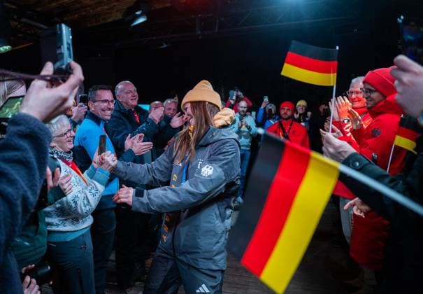 MILANO CORTINA 2026 - OLYMPISCHE WINTERSPIELE - CORTINA D™AMPEZZO - RODELN - FRAUEN EINZEL ** NUR FÜR REDAKTIONELLE ZWECKE ** EDITORIAL USE ONLY **<p>10 02 2026-Cortina d™Ampezzo: Olympische Winterspiele Milano Cortina 2026 Rodeln Cortina Sliding Centre Event: Frauen Einzel im Foto: Olympiasiegerin Julia Taubitz (Deutschland) am Abend beim Empfang im Deutschen Haus. ( Italien Venetien Cortina d™Ampezzo Copyright: SaschaxFromm *** MILANO CORTINA 2026 OLYMPIC WINTER GAMES CORTINA D™AMPEZZO LUNGING WOMEN SINGLE FOR EDITORIAL PURPOSES ONLY p 10 02 2026 Cortina d™Ampezzo Olympic Winter Games Milano Cortina 2026 Luge Cortina Sliding Centre Event Women Single in the photo Olympic Champion Julia Taubitz Germany in the evening at the reception in the German House Italy Veneto Cortina d™Ampezzo Copyright SaschaxFromm Copyright: SaschaxFromm doc84iuzvxszlugmlczdcv ,EDITORIAL USE ONLY