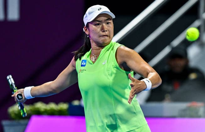 February 10, 2026, Doha, Qatar: Janice Tjen of Indonesia plays against Iga Swiatek of Poland (Not seen) during their round of 32 match at the WTA, Tennis Damen Qatar TotalEnergies Open 2026 tennis tournament at the Khalifa International Tennis Complex. Iga Swiatek won against Janice Tjen 6-0,6-3. Doha Qatar - ZUMAs197 20260210_aaa_s197_138 Copyright: xNoushadxVariyattiyakkalx