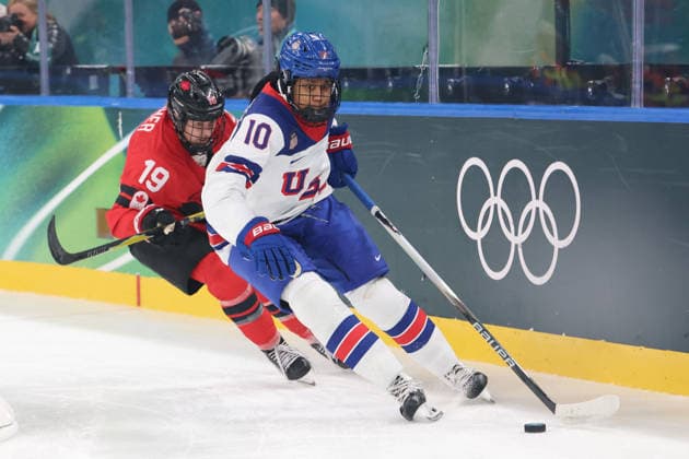 February 10, 2026, Milan, Italy: LALLA EDWARDS 10 of Team United States and BRIANNE JENNER 19 of Team Canada in women s Ice hockey, Eishockey group A play during the Milano Cortina 2026 Olympic Winter games, Winterspiele,Spiele, Summer games at Milano Santagiulia Ice Hockey Arena. Team USA won 5:0. Milan Italy - ZUMAm117 20260210_oly_m117_046 Copyright: xDavidxMcIntyrex
