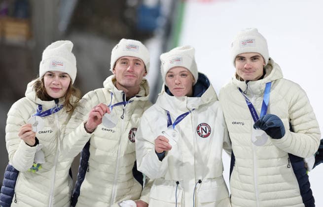 260210 -- PREDAZZO, Feb. 10, 2026 -- Silver medalists Anna Odine Stroem, Kristoffer Eriksen Sundal, Eirin Maria Kvandal, and Marius Lindvik of Norway pose for a photo during the awarding ceremony of the Ski jumping, Skispringen, Ski, nordisch mixed team match at the Milan-Cortina 2026 Olympic Winter games, Winterspiele,Spiele, Summer games in Predazzo, Italy, Feb. 10, 2026. MICO2026ITALY-PREDAZZO-OLYMPIC WINTER GAMES-SKI JUMPING-MIXED TEAM HuangxWei  (MICO2026)ITALY-PREDAZZO-OLYMPIC WINTER GAMES-SKI JUMPING-MIXED TEAM IMAGO HuangxWei  imago images 0847274394