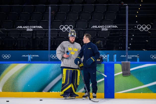 260211 Goaltender Filip Gustavsson and Head coach Sam Hallam of Sweden at an Ice hockey, Eishockey practice session in ice hockey game during day 5 of the 2026 Winter Olympics on February 11, 2026 in Milan. Photo: Carl Sandin BILDBYRAN kod CS CS0868 ishockey ice hockey Olympic Games, Olympische Spiele, Olympia, OS olympics winter olympics os ol olympiska spel vinter-os olympiske leker milano cortina 2026 milan cortina 2026 milano cortina 2026 olympic games milano cortina 2026 winter olympic games milano cortina-os milano cortina-ol vinter-ol 5 bbeng sverige sweden *** 260211 Goaltender Filip Gustavsson and Head coach Sam Hallam of Sweden at an ice hockey practice session in ice hockey game during day 5 of the 2026 Winter Olympics on February 11, 2026 in Milan Photo Carl Sandin BILDBYRAN kod CS CS0868 ishockey ice hockey olympic games olympics winter olympics os ol olympiska spel vinter os olympiske leker milano cortina 2026 milan cortina 2026 milano cortina 2026 olympic games milano cortina 2026 winter olympic games milano cortina os milano cortina ol vinter ol 5 bbeng sverige sweden  Copyright: CARLxSANDIN BB260211CS017