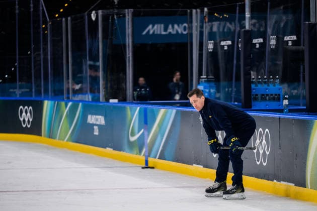 260211 Head coach Sam Hallam of Sweden at an Ice hockey, Eishockey practice session in ice hockey game during day 5 of the 2026 Winter Olympics on February 11, 2026 in Milan. Photo: Carl Sandin BILDBYRAN kod CS CS0868 ishockey ice hockey Olympic Games, Olympische Spiele, Olympia, OS olympics winter olympics os ol olympiska spel vinter-os olympiske leker milano cortina 2026 milan cortina 2026 milano cortina 2026 olympic games milano cortina 2026 winter olympic games milano cortina-os milano cortina-ol vinter-ol 5 bbeng sverige sweden *** 260211 Head coach Sam Hallam of Sweden at an ice hockey practice session in ice hockey game during day 5 of the 2026 Winter Olympics on February 11, 2026 in Milan Photo Carl Sandin BILDBYRAN code CS CS0868 ice hockey ice hockey olympic games olympics winter olympics os ol olympiska spel vinter os olympiske leker milano cortina 2026 milan cortina 2026 milano cortina 2026 olympic games milano cortina 2026 winter olympic games milano cortina os milano cortina ol vinter ol 5 bbeng sverige sweden  Copyright: CARLxSANDIN BB260211CS019