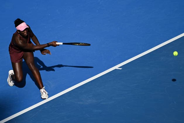 Qatar TotalEnergies Open 2026 - Day Four DOHA, QATAR FEBRUARY 11: Victoria Mboko of Canada in action against Mirra Anreeva in the Round of 16 on Day Four of the Qatar TotalEnergies Open, part of the Hologic WTA, Tennis Damen Tour, at the Khalifa International Tennis and Squash Complex on February 11, 2026 in Doha, Qatar. Doha Qatar  Copyright: xArturxWidakx originalFilename:widak-qatartot260211_np6eF.jpg