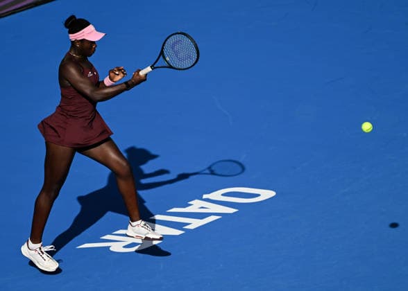 Qatar TotalEnergies Open 2026 - Day Four DOHA, QATAR FEBRUARY 11: Victoria Mboko of Canada in action against Mirra Anreeva in the Round of 16 on Day Four of the Qatar TotalEnergies Open, part of the Hologic WTA, Tennis Damen Tour, at the Khalifa International Tennis and Squash Complex on February 11, 2026 in Doha, Qatar. Doha Qatar  Copyright: xArturxWidakx originalFilename:widak-qatartot260211_npQNN.jpg