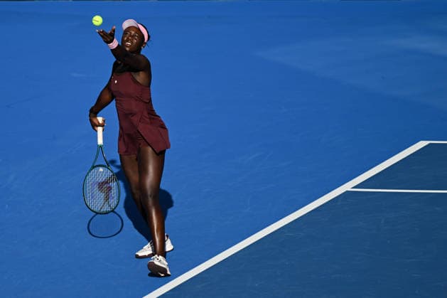 Qatar TotalEnergies Open 2026 - Day Four DOHA, QATAR FEBRUARY 11: Victoria Mboko of Canada in action against Mirra Anreeva in the Round of 16 on Day Four of the Qatar TotalEnergies Open, part of the Hologic WTA, Tennis Damen Tour, at the Khalifa International Tennis and Squash Complex on February 11, 2026 in Doha, Qatar. Doha Qatar  Copyright: xArturxWidakx originalFilename:widak-qatartot260211_npSSm.jpg