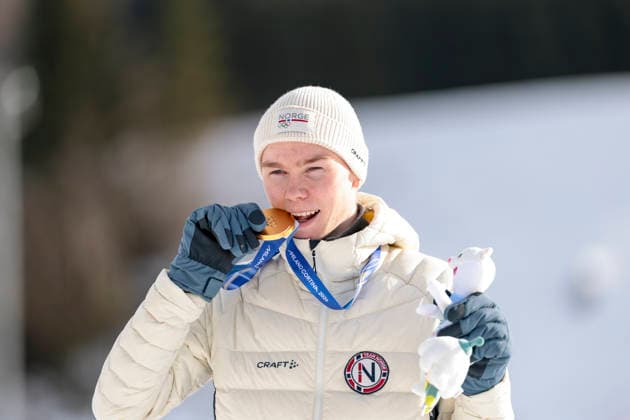 OLYMPICS - Winter Olympic Games, Olympische Spiele, Olympia, OS Milano Cortina 2026 TESERO,ITALY,11.FEB.26 - OLYMPICS, NORDIC SKIING, NORDIC COMBINED, CROSS COUNTRY - Winter Olympic Games Milano Cortina 2026, 10km Gundersen, men, medal ceremony. Image shows the rejoicing of Jens Luraas Oftebro (NOR). Keywords: medal.  GEPAxpictures xMatthiasxTrinkl