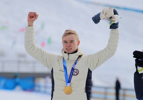 Olympische Winterspiele, Olympia, Nordische Kombination, Individual Gundersen Normal Hill 10km, Langlauf, Val di Fiemme, Tesero Olympiasieger, Goldmedaille bei der Siegerehrung OFTEBRO Jens Luraas (NOR) , Gold *** Olympic Winter Games, Olympic Games, Nordic combined, Individual Gundersen Normal Hill 10km, cross-country skiing, Val di Fiemme, Tesero Olympic champion, gold medal at the award ceremony OFTEBRO Jens Luraas NOR , Gold