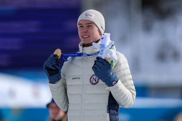 Olympische Winterspiele Milano Cortina 2026 Nordische Kombination Einzel Gundersen Normalschanze 10km am 11.02.2026 im Tesero Cross-Country Skiing Stadium in Cortina d™Ampezzo Jens Luraas Oftebro ( Norwegen ) gewinnt die Gold Medaille *** Olympic Winter Games Milano Cortina 2026 Nordic Combined Individual Gundersen Normal Hill 10km on 11 02 2026 at the Tesero Cross Country Skiing Stadium in Cortina d™Ampezzo Jens Luraas Oftebro Norway wins the gold medal xMSx