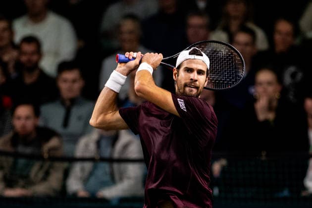 ROTTERDAM, NETHERLANDS - FEBRUARY 11: Karen Kachanov of Russia plays a backhand in his Men s Singles First Round match against Jesper de Jong of the Netherlands during Day Three of the ABN AMRO Open at the Rotterdam Ahoy on February 11, 2026 in Rotterdam, Netherlands. (Photo by Rene Nijhuis) SPO  Copyright: xRenexNijhuis