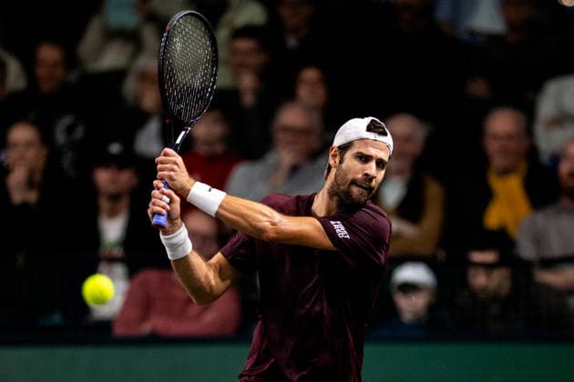 ROTTERDAM, NETHERLANDS - FEBRUARY 11: Karen Kachanov of Russia plays a backhand in his Men s Singles First Round match against Jesper de Jong of the Netherlands during Day Three of the ABN AMRO Open at the Rotterdam Ahoy on February 11, 2026 in Rotterdam, Netherlands. (Photo by Rene Nijhuis) SPO  Copyright: xRenexNijhuis