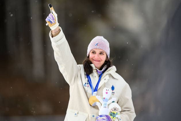 260211 Gold medalist Julia Simon of France celebrates on the podium after the women s biathlon 15 km individual during day 5 of the 2026 Winter Olympics on February 11, 2026 in Anterselva. Photo: Mathias Bergeld BILDBYRAN kod MB JM0789 skidskytte biathlon skiskyting Olympic Games, Olympische Spiele, Olympia, OS olympics winter olympics os ol olympiska spel vinter-os olympiske leker milano cortina 2026 milan cortina 2026 milano cortina 2026 olympic games milano cortina 2026 winter olympic games milano cortina-os milano cortina-ol vinter-ol 5 bbeng individual 15 km dam women kvinner Bronze brons *** 260211 Gold medalist Julia Simon of France celebrates on the podium after the women s biathlon 15 km individual during day 5 of the 2026 Winter Olympics on February 11, 2026 in Anterselva Photo Mathias Bergeld BILDBYRAN code MB JM0789 biathlon biathlon olympic games olympics olympics winter olympics os ol olympiska spel vinter os olympiske leker milano cortina 2026 milan cortina 2026 milano cortina 2026 olympic games milano cortina 2026 winter olympic games milano cortina os milano cortina ol vinter ol 5 bbeng individual 15 km dam women kvinner Bronze bronze  Copyright: MATHIASxBERGELD BB260211MB088