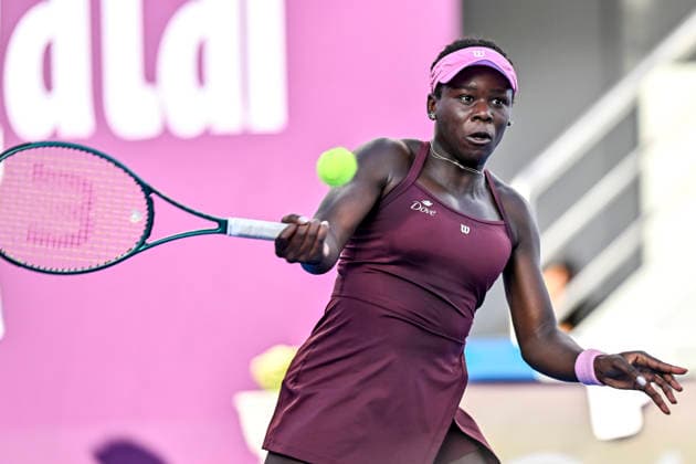 February 11, 2026, Doha, Qatar: Victoria Mboko of Canada plays against Mirra Andreeva of Russia (not in view) during the round of 16 match at the WTA, Tennis Damen Qatar TotalEnergies Open 2026 tennis tournament at the Khalifa International Tennis Complex. Victoria Mboko won against Mirra Andreeva 6-3,3-6,7-6? Doha Qatar - ZUMAs197 20260211_aaa_s197_160 Copyright: xNoushadxVariyattiyakkalx