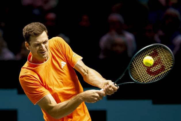 ROTTERDAM - Hubert Hurkacz (Poland) in action against Alexander Bublik (Kazakhstan) on the third day of the ABN AMRO tennis tournament in Ahoy Rotterdam. BAS CZERWINSKI ANP xVIxANPxSportx xxANPxIVx 550356582 originalFilename: 550356582.jpg