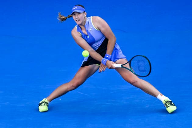 February 11, 2026, Doha, Qatar: Mirra Andreeva of Russia plays against Victoria Mboko of Canada (not in view) during the round of 16 match at the WTA, Tennis Damen Qatar TotalEnergies Open 2026 tennis tournament at the Khalifa International Tennis Complex. Victoria Mboko won against Mirra Andreeva 6-3,3-6,7-6? WTA Qatar TotalEnergies Open 2026-Round Of 16 In Doha - 11 Feb 2026  - ZUMAs197 20260211_aaa_s197_168 Copyright: xNoushadxVariyattiyakkalx
