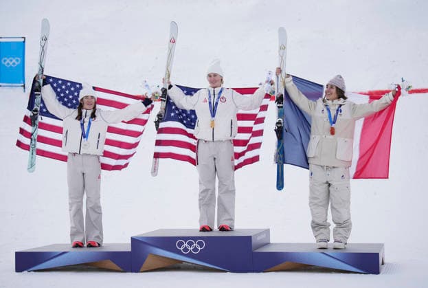 Gold medalist Elizabeth Lemley of the United States (C), silver medalist Jaelin Kauf of the United States (L) and bronze medalist Perrine Laffont of France pose on the podium with their flags after the Women s Freestyle Skiing Moguls Finals at the Milano Cortina 2026 Winter Olympic Games, Olympische Spiele, Olympia, OS in Livigno, Italy, on Wednesday, February 11, 2026.  OLY20260211845 BOBxSTRONG