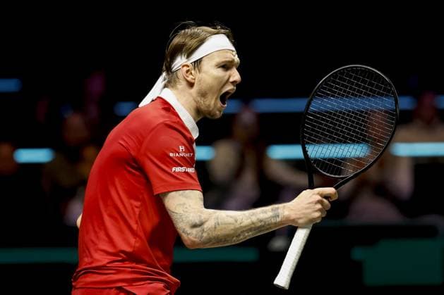 ROTTERDAM - Alexander Bublik (Kazakhstan) in action against Hubert Hurkacz (Poland) on the third day of the ABN AMRO tennis tournament in Ahoy Rotterdam. BAS CZERWINSKI ANP xVIxANPxSportx xxANPxIVx 550359270 originalFilename: 550359270.jpg