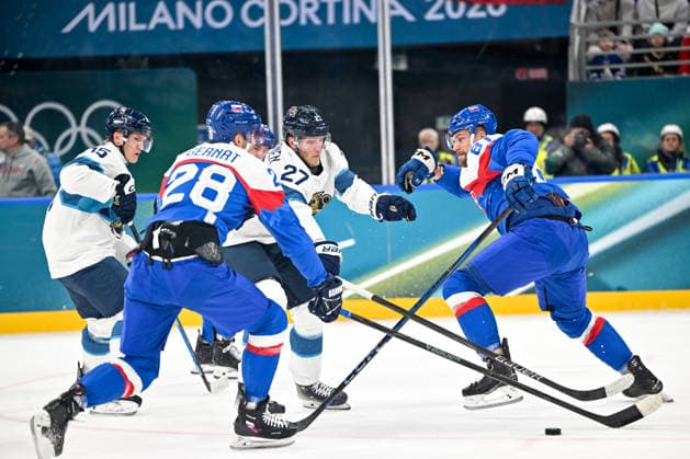 11 02 2026, Milano, Santa Giulia Ice hockey, Eishockey Arena, Winter Olympics: Slovakia - Finland (Ice Hockey), Eetu Luostarinen of Finland against Erik Cernak of Slovakia Milano Santa Giulia Ice Hockey Arena Lombardy Italy *** 11 02 2026, Milano, Santa Giulia Ice Hockey Arena, Winter Olympics Slovakia Finland Ice Hockey , Eetu Luostarinen of Finland against Erik Cernak of Slovakia Milano Santa Giulia Ice Hockey Arena Lombardy Italy Copyright: xJustPictures.ch AndreaxBrancax jp-en-AnBr-AB-AAB_159611022026
