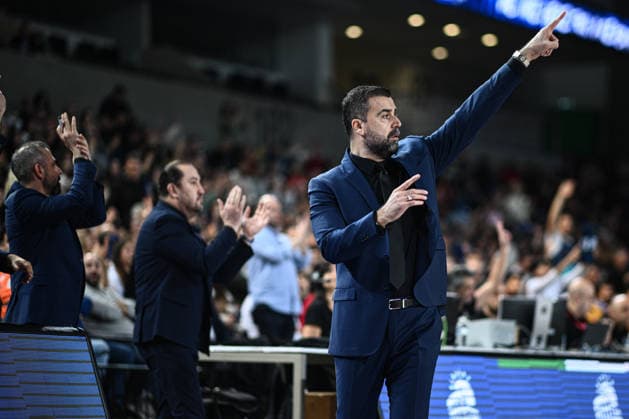 Turk Telekom v Niners Chemnitz - EuroCup ANKARA, TURKIYE - FEBRUARY 11: Erdem Can, head coach of Turk Telekom follows the BKT EuroCup round 18 match between Turk Telekom and Niners Chemnitz at Ankara Sports Hall in Ankara, Turkiye on February 11, 2026. Akin Celiktas Anadolu Ankara Turkey. Editorial use only. Please get in touch for any other usage.  Copyright: x2026xAnadoluxAkinxCeliktasx