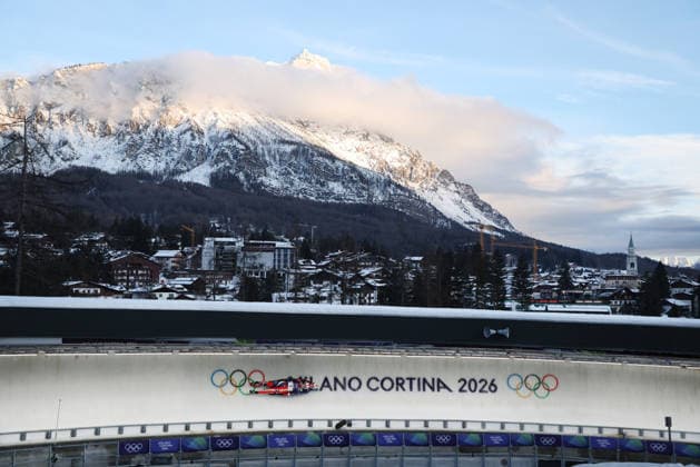 USA s Womens s Doubles luge Chevonne Forgan and Sophia Kirkby compete at the 2026 Winter Olympics in Cortina, Italy on Wednesday February 11, 2026.  OLY20260211635 HUGOxPHILPOTT