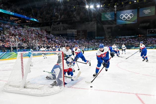 11 02 2026, Milano, Santa Giulia Ice hockey, Eishockey Arena, Winter Olympics: Slovakia - Finland (Ice Hockey), Samuel Hlavaj of Slovakia makes a save Milano Santa Giulia Ice Hockey Arena Lombardy Italy *** 11 02 2026, Milano, Santa Giulia Ice Hockey Arena, Winter Olympics Slovakia Finland Ice Hockey , Samuel Hlavaj of Slovakia makes a save Milano Santa Giulia Ice Hockey Arena Lombardy Italy Copyright: xJustPictures.ch AndreaxBrancax jp-en-AnBr-AB-DSC_682611022026