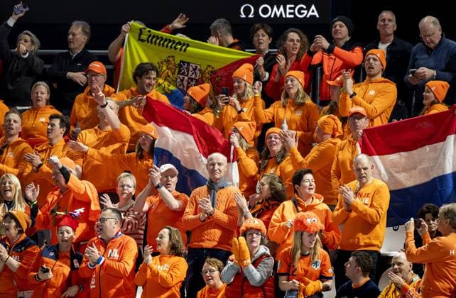 MILAN - Dutch supporters during the 1,000-meter long track Speed skating, Eisschnelllauf event at the Milan Speed Skating Stadium at the Milan Winter Olympics. SEM VAN DER WAL ANP xVIxANPxSportx xxANPxIVx 550365957 originalFilename: 550365957.jpg