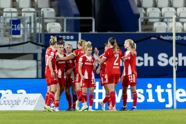 Google Pixel Womens Bundesliga FC Carl Zeiss Jena vs FC Bayern Munich Jena 11 02 2026 Cheers, Jovana Damnjanovi 9 FC Bayern Munich and team Google Pixel Womens Bundesliga FC Carl Zeiss Jena vs FC Bayern Munich ad hoc arena at Ernst Abbe Sportfeld 11 02 2026 DFB REGULATIONS PROHIBIT ANY USE OF PHOTOGRAPHS AS IMAGE SEQUENCES AND OR QUASI VIDEO Copyright: xBEAUTIFULxSPORTS Duehringx