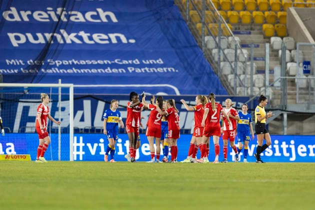 Google Pixel Womens Bundesliga FC Carl Zeiss Jena vs FC Bayern Munich Jena 11 02 2026 Cheering, Edna Imade 29 FC Bayern Munich left and Jovana Damnjanovi 9 FC Bayern Munich Google Pixel Womens Bundesliga FC Carl Zeiss Jena vs FC Bayern Munich ad hoc arena at Ernst Abbe Sportfeld 11 02 2026 DFB REGULATIONS PROHIBIT ANY USE OF PHOTOGRAPHS AS IMAGE SEQUENCES AND OR QUASI VIDEO Copyright: xBEAUTIFULxSPORTS Duehringx