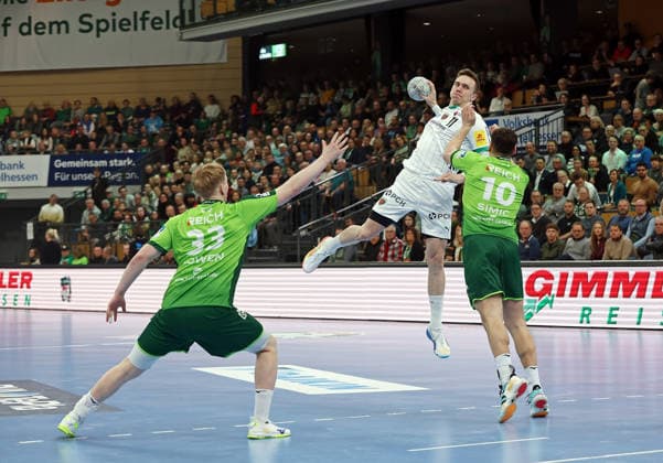 11 02 2026, xovx, Handball Daikin Handball Bundesliga, HSG Wetzlar Füchse Berlin v l Georg Löwen HSG Wetzlar , Lasse Bredekjaer Andersson Füchse Berlin , Josip Simic HSG Wetzlar Wetzlar Buderus Arena Hessen Germany EN
