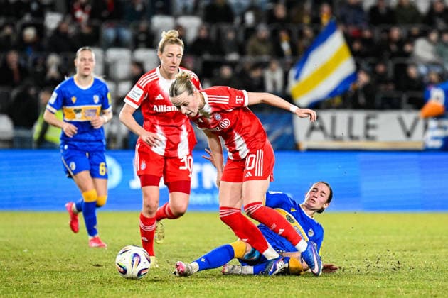 Soccer I Women I Season 2025 2026 I Bundesliga I Matchday 16 I FC Carl Zeiss Jena FC Bayern Munich I 11 02 2026 Franziska Kett 20, FC Bayern Munich goes down after a tackle following a foul by Elena Mühlemann 30, FC Carl Zeiss Jena Jena Ernst Abbe Sportfeld, ad hoc Arena Thüringen Germany Copyright: xLobeca InesxHähnelx