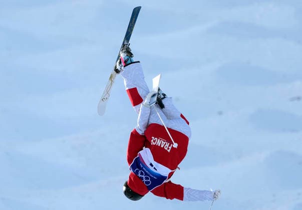 Perrine Laffont of France competes in her final run at the Women s Freestyle Skiing Moguls Finals at the Milano Cortina 2026 Winter Olympic Games, Olympische Spiele, Olympia, OS in Livigno, Italy, on Wednesday, February 11, 2026. Lemley of the United States won the gold medal, Jaelin Kauf of the United States won the silver medal and Perrine Laffont of France won the bronze medal.  OLY20260211871a BOBxSTRONG