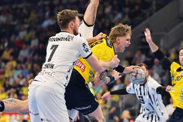 Edwin Aspenbaeck Rhein Neckar Loewen, 78 in duel with Magnus Landin THW Kiel, 07 GER, Rhein Neckar Loewen vs THW Kiel, Handball, Daikin Handball Bundesliga, Matchday 20, Season 2025 2026, 11 02 2026 GER, Rhein Neckar Loewen vs THW Kiel, Handball, Daikin Handball Bundesliga, Matchday 20, Season 2025 2026, 11 02 2026 Mannheim Copyright: xEibner-Pressefoto RenexWeissx EP_RWS