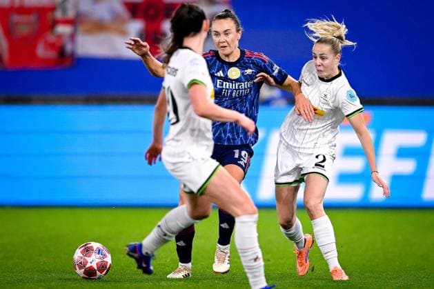 OH Leuven v Arsenal - UEFA Women s Champions League LEUVEN, BELGIUM - FEBRUARY 11 : Foord Caitlin forward of Arsenal and Janssen Saar defender of OH Leuven during the UEFA Women s Champions League 2025 26 knockout phase play-off first leg match between OH Leuven Women and Arsenal Women on February 11, 2026 in Leuven, Belgium, 11 02 2026  Copyright: xTomasxSiskx