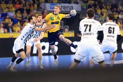 Scene with Edwin Aspenbäck 78 Rhein Neckar Löwen , Elias Ellefsen á Skipagøtu 71 THW Kiel , Hendrik Pekeler 61 THW Kiel and Nikola Bilyk 53 THW Kiel Scene with Edwin Aspenbäck 78 Rhein Neckar Löwen and Elias Ellefsen á Skipagøtu 71 THW Kiel Copyright: xspeedshotx
