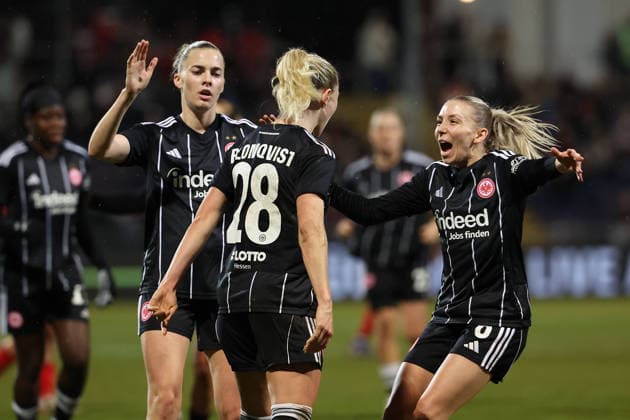 FBL UEFA Women™s Europa Cup 2025 26 Eintracht Frankfurt Nordsjaelland Laura Freigang Eintracht Frankfurt and Rebecka Blomqvist Eintracht Frankfurt , Elisa Senss Eintracht Frankfurt celebrate the goal to 2 0, during the Women™s Europa Cup match between Eintracht Frankfurt and Nordsaelland at Stadion am Brentanobad in Frankfurt am Main, Germany, February 11, 2026 Copyright: JoaquimxFerreira