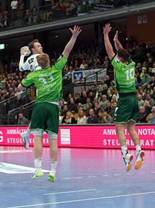 11 02 2026, xovx, Handball Daikin Handball Bundesliga, HSG Wetzlar Füchse Berlin v l Mathias Gidsel Füchse Berlin , Georg Löwen HSG Wetzlar , Josip Simic HSG Wetzlar Wetzlar Buderus Arena Hessen Germany EN