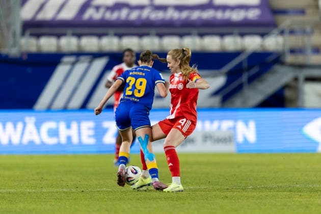 Google Pixel Frauen Bundesliga FC Carl Zeiss Jena vs FC Bayern München Jena 11 02 2026 Helen Börner 29 FC Carl Zeiss Jena vs Glódís Perla Viggósdóttir 4 FC Bayern München Google Pixel Frauen Bundesliga FC Carl Zeiss Jena vs FC Bayern München ad hoc arena im Ernst Abbe Sportfeld 11 02 2026 DFB REGULATIONS PROHIBIT ANY USE OF PHOTOGRAPHS AS IMAGE SEQUENCES AND OR QUASI VIDEO Copyright: xBEAUTIFULxSPORTS Duehringx