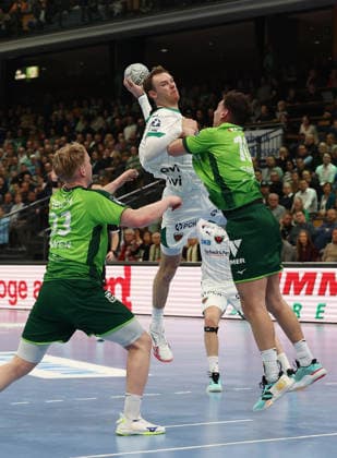 11 02 2026, xovx, Handball Daikin Handball Bundesliga, HSG Wetzlar Füchse Berlin v l Georg Löwen HSG Wetzlar , Mathias Gidsel Füchse Berlin , Josip Simic HSG Wetzlar Wetzlar Buderus Arena Hessen Germany EN
