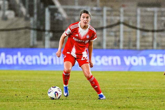 Soccer I Women I Season 2025 2026 I Bundesliga I 16 Matchday I FC Carl Zeiss Jena FC Bayern Munich I 11 02 2026 Barbara Dunst 28, FC Bayern Munich with ball Crop, close-up, portrait, portrait, single photo, single image, body Jena Ernst Abbe Sportfeld, ad hoc Arena Thuringia Germany Copyright: xLobeca InesxHähnelx