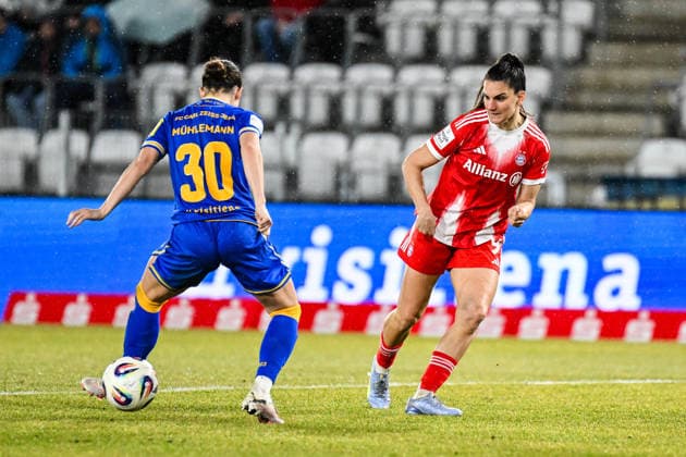 Soccer I Women I Season 2025 2026 I Bundesliga I Matchday 16 I FC Carl Zeiss Jena FC Bayern Munich I 11 02 2026 Elena Mühlemann 30, FC Carl Zeiss Jena is tunneled in a duel by Jovana Damnjanovic 9, FC Bayern Munich Jena Ernst Abbe Sportfeld, ad hoc Arena Thüringen Germany Copyright: xLobeca InesxHähnelx