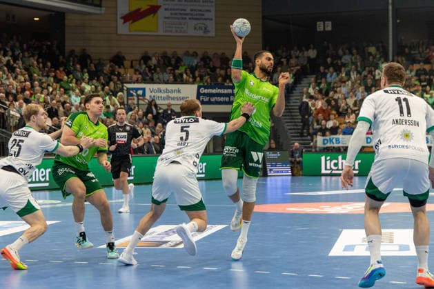Philipp Ahouansou HSG Wetzlar, 19 vs Matthes Langhoff Fuechse Berlin, 25 GER, HSG Wetzlar vs Fuechse Berlin, Handball, 1 Bundesliga Men, Matchday 20, Season 2025 2026, 11 02 2026 GER, HSG Wetzlar vs Fuechse Berlin, Handball, 1 Bundesliga Men, Matchday 20, Season 2025 2026, 11 02 2026 Wetzlar Copyright: xEibner-Pressefoto GerhardxWingenx EP_GWR